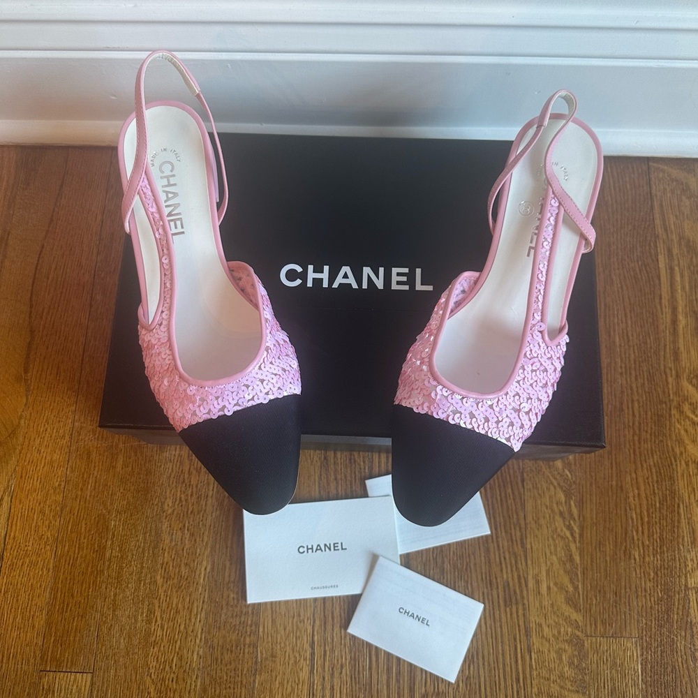 **NWT** CHANEL Rare Pink Sequin and Black Flats